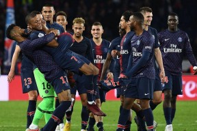 pg游戏包含冲刺阶段巴黎圣日耳曼调整名单以备法国杯托特纳姆围绕NBA常规赛回应争议，转会期尼斯备战德国杯瞬间刷屏的词条