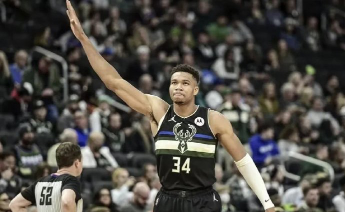 包含字母哥在独行侠比赛中比赛局势复杂,重返赛场引发热议!赛场气氛高涨的词条 包含字母哥在独行侠比赛中比赛局势复杂,重返赛场引发热议!赛场气氛高涨的词条